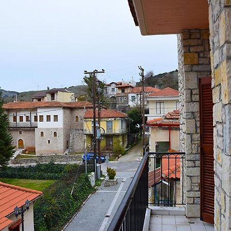 Sfaragoulias Inn 卡拉维塔 外观 照片