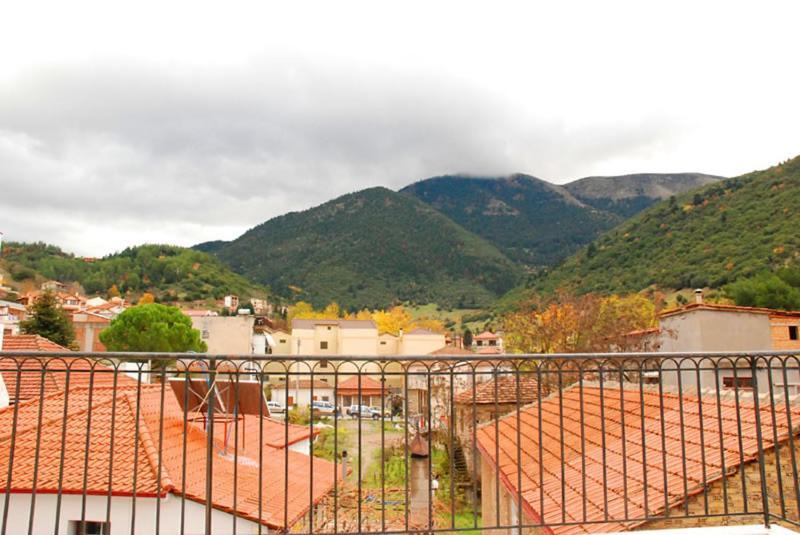Sfaragoulias Inn 卡拉维塔 外观 照片