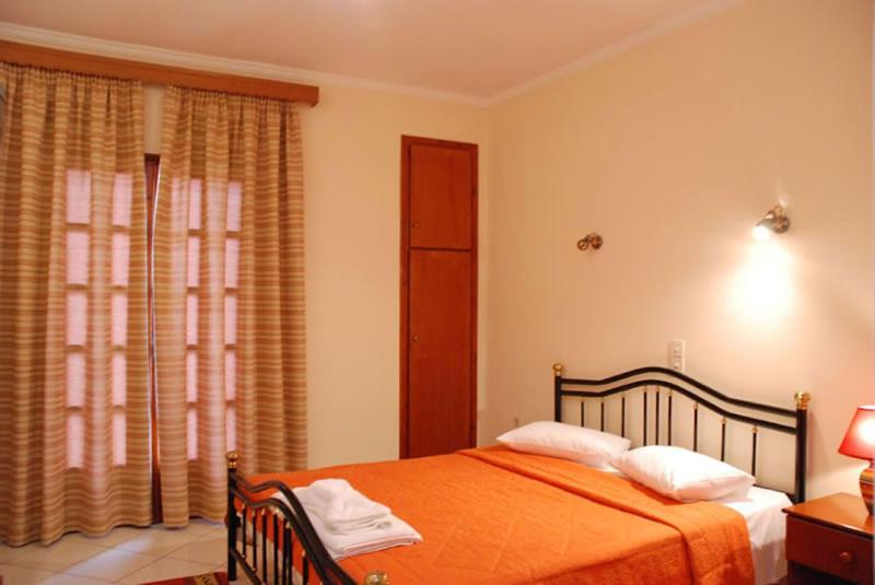 Sfaragoulias Inn 卡拉维塔 外观 照片