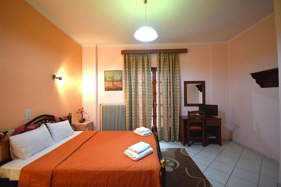 Sfaragoulias Inn 卡拉维塔 外观 照片